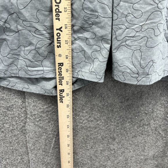 Travis Mathew Shorts Mens 34 Gray Black Stripe Camo Hybrid Board Shorts - Picture 2 of 8